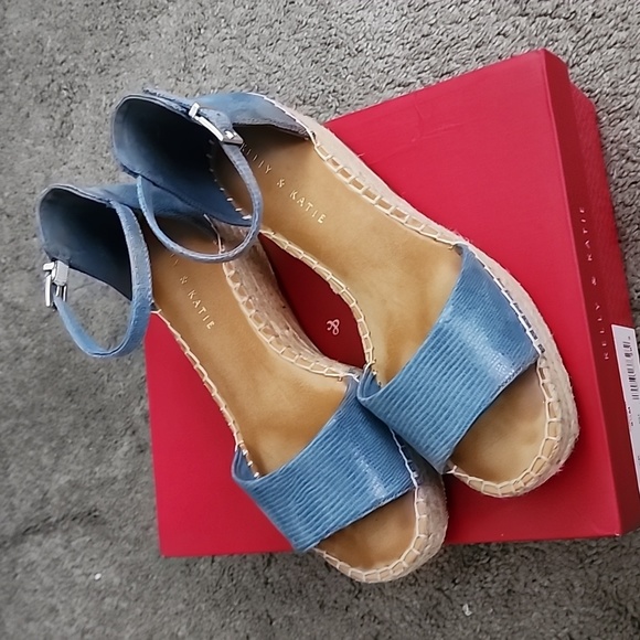 Kelly & Katie platform sandals - Picture 2 of 5